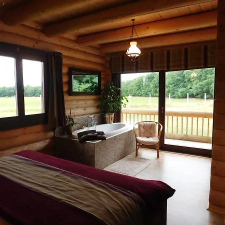 Holden Log House Gyarmat