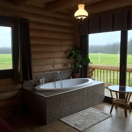 Lodge Holden Log House Gyarmat