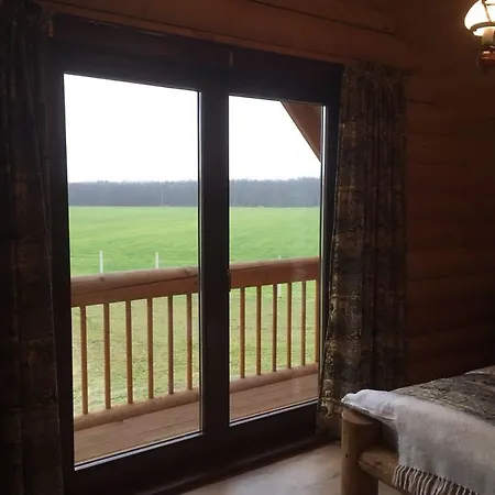 Holden Log House Gyarmat Lodge Győr