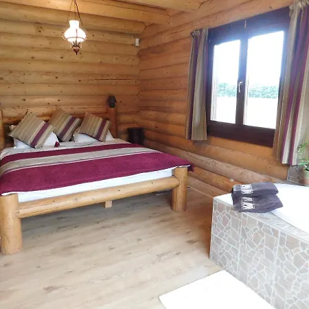 Holden Log House Gyarmat *