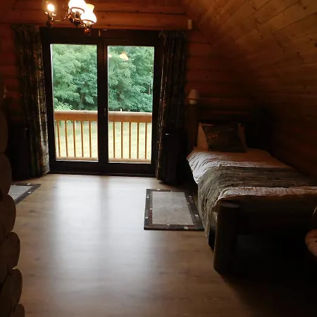 Holden Log House Gyarmat *