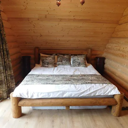 Holden Log House Gyarmat Lodge Győr
