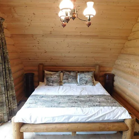 Holden Log House Gyarmat *
