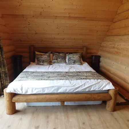 Holden Log House Gyarmat * Győr